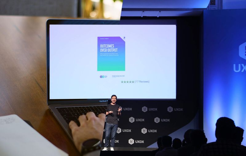 A conference as a product: reacting to the hybrid world